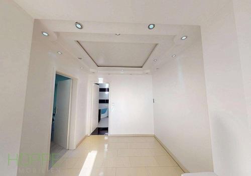 Flur 1 mit Arbeits-oder Spielbereich-defurnished