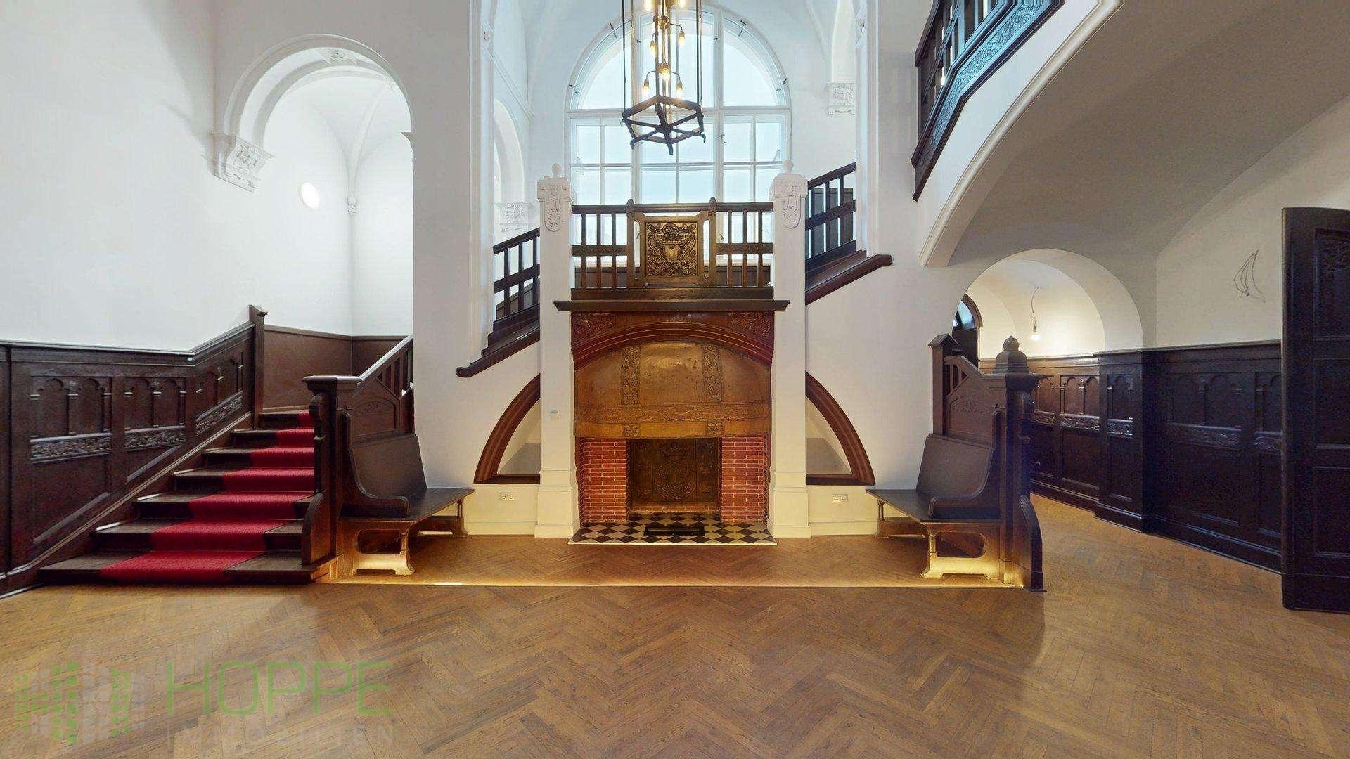 Eingangshalle mit Kamin