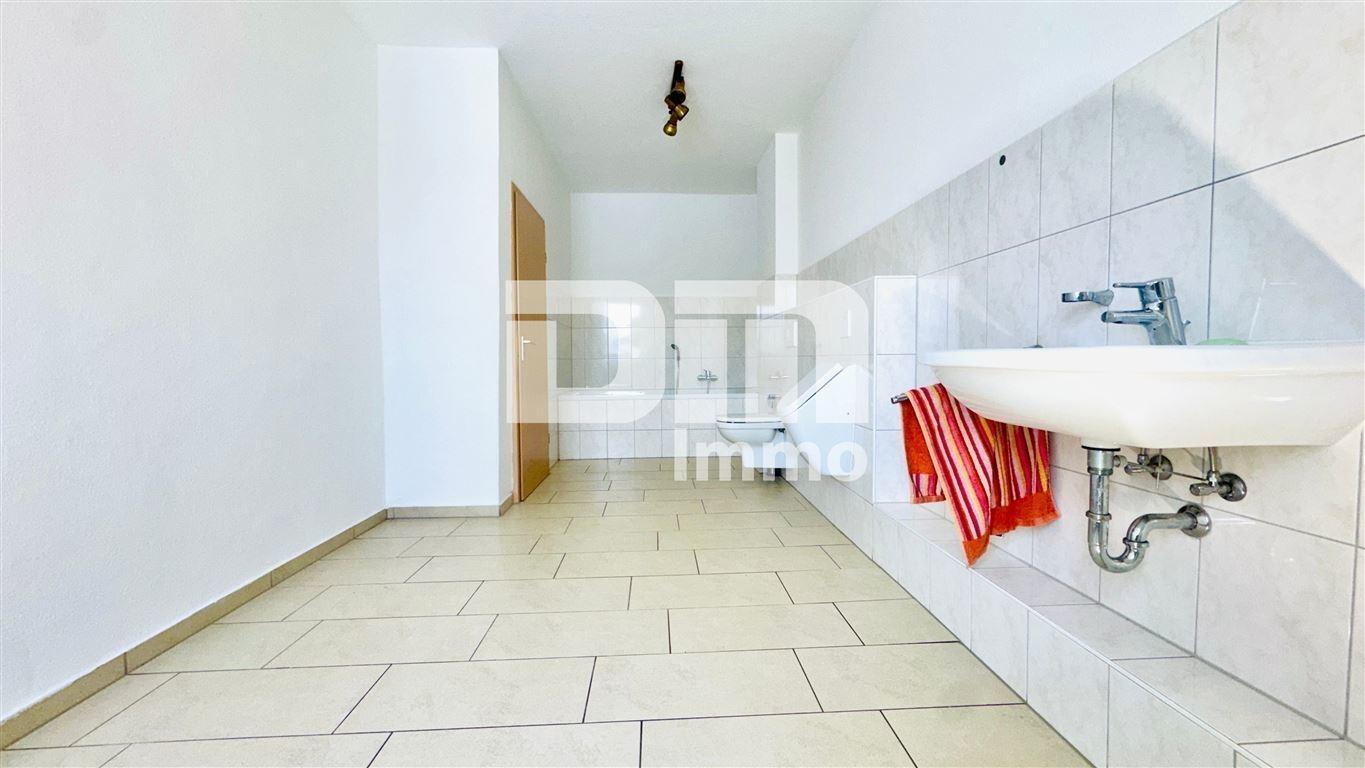 Haupthaus OG Badezimmer / Dusche / Wanne / Urinal