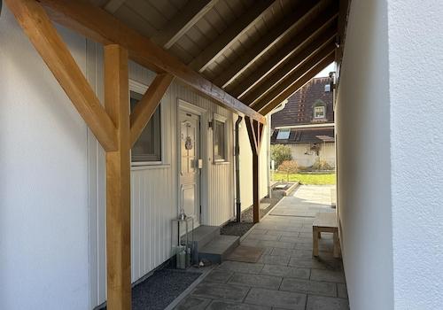 Haus-Außenansicht-Windfang