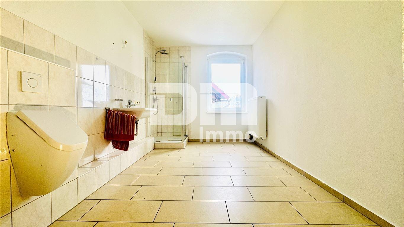 Haupthaus OG Badezimmer / Dusche / Wanne / Urinal