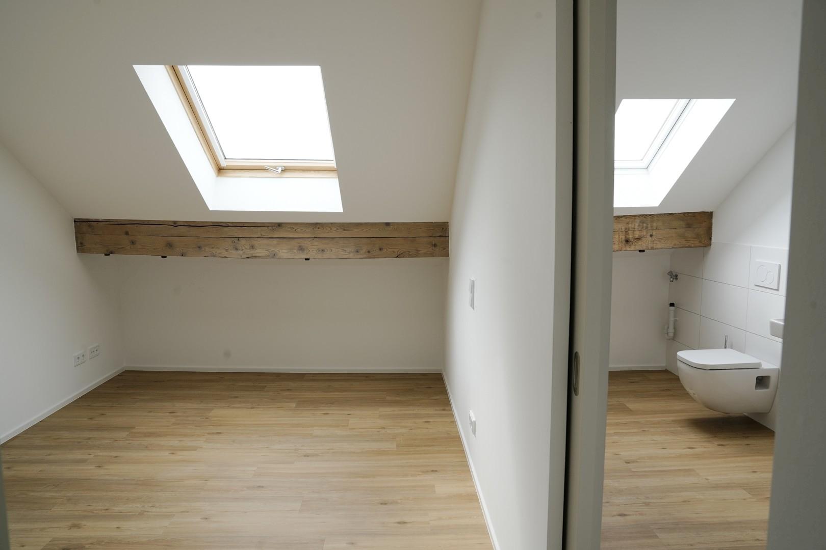 Schlafzimmer und Bad