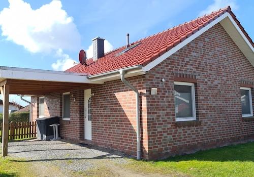 Eingangsbereich mit Carport