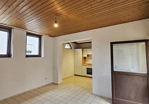 Wohnzimmer-Blick zur Küche/NH