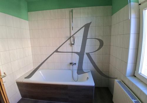 Tageslichtbad mit Badewanne