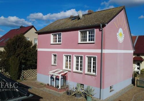 Rückansicht Haus (Einfahrt)