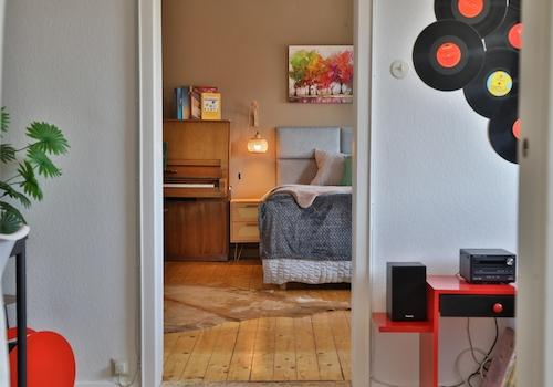 Blick ins Schlafzimmer 