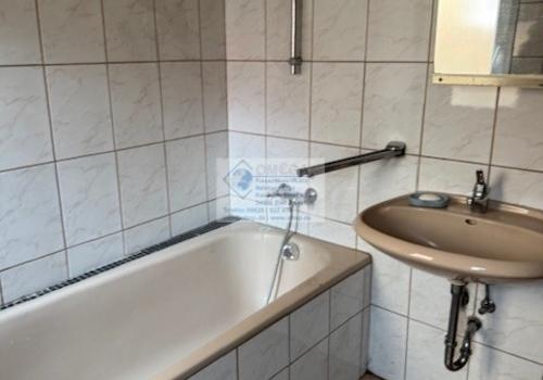 IMG_4452 Bad mit Waschbecken