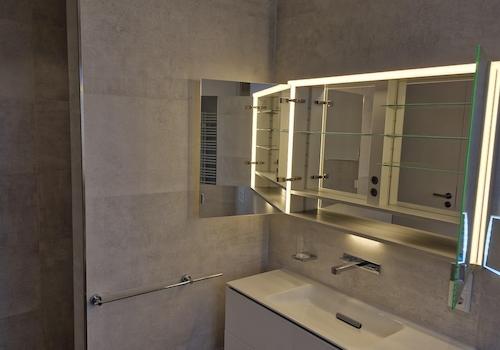 eingelassener Spiegelschrank