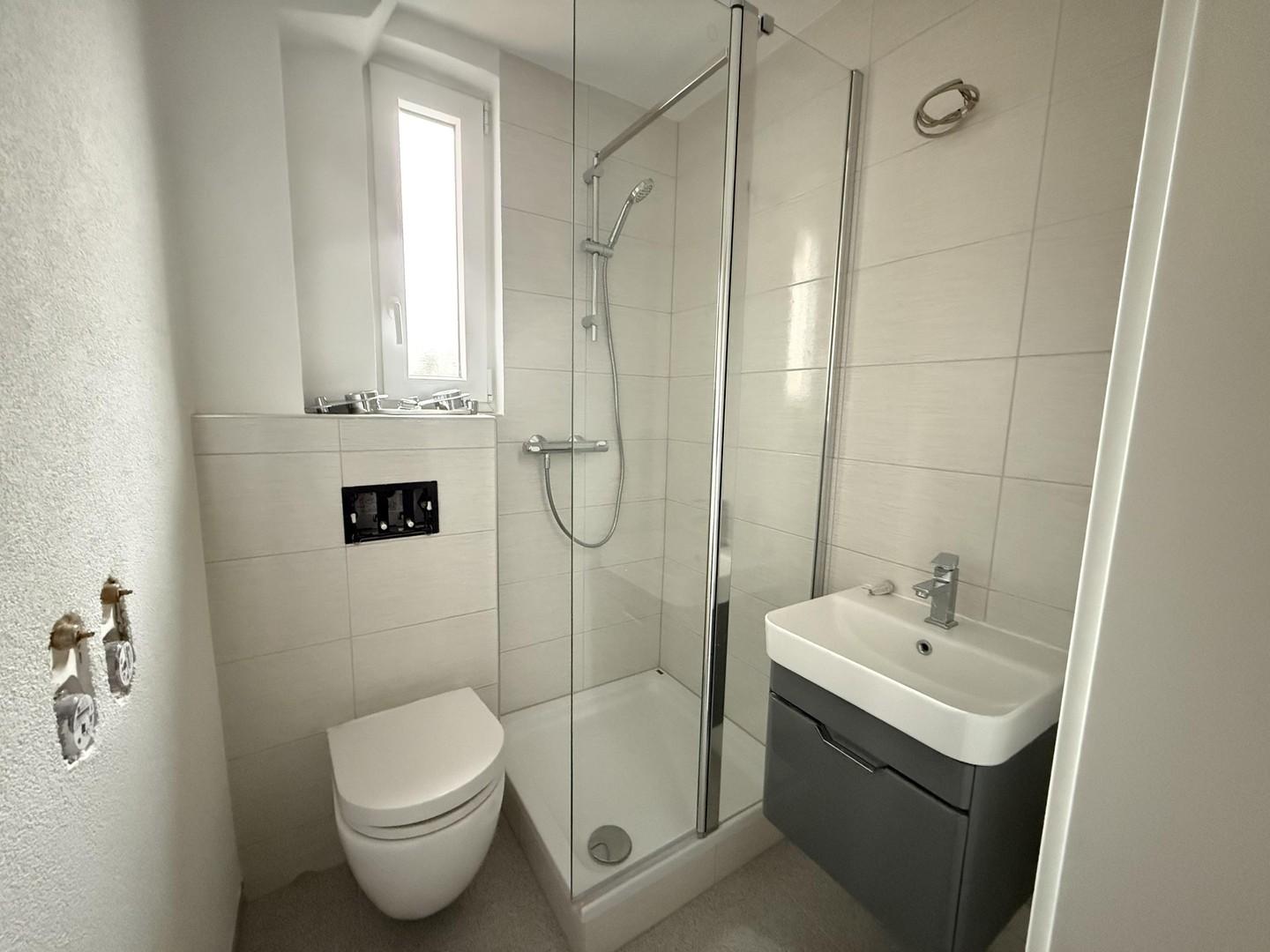 Badezimmer (untere Etage)