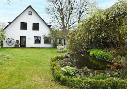 Gartenbereich hinter dem Haus