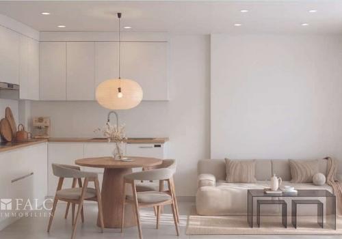 Helles offenes Wohn- und Esszimmer