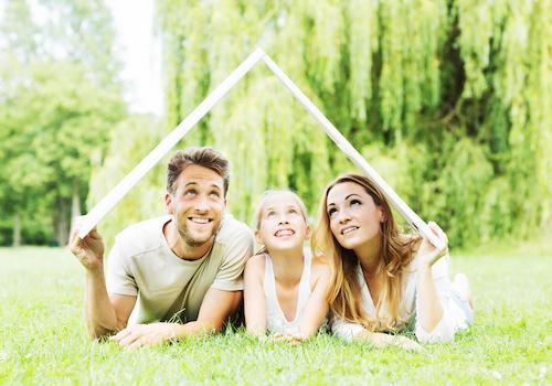 Familie mit Dach über den Kopf 2