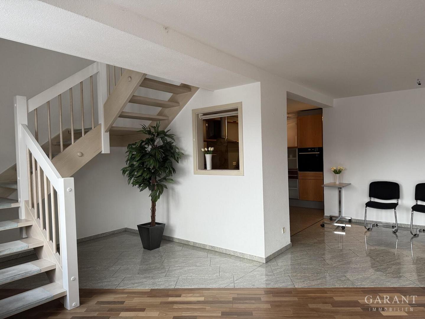 Küche/Aufgang DG