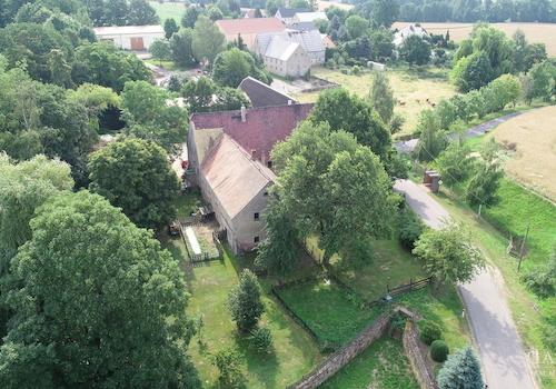 D5ECFF8D-5A53-4171-9A41-106C097BDEE4