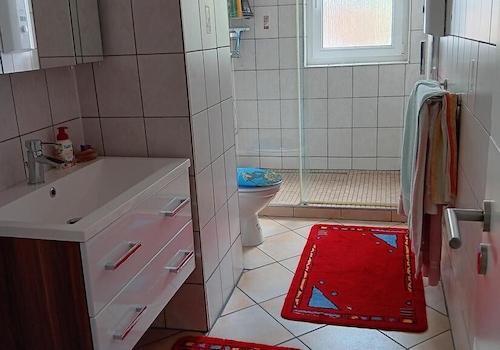 Badezimmer mit Fuß HZ