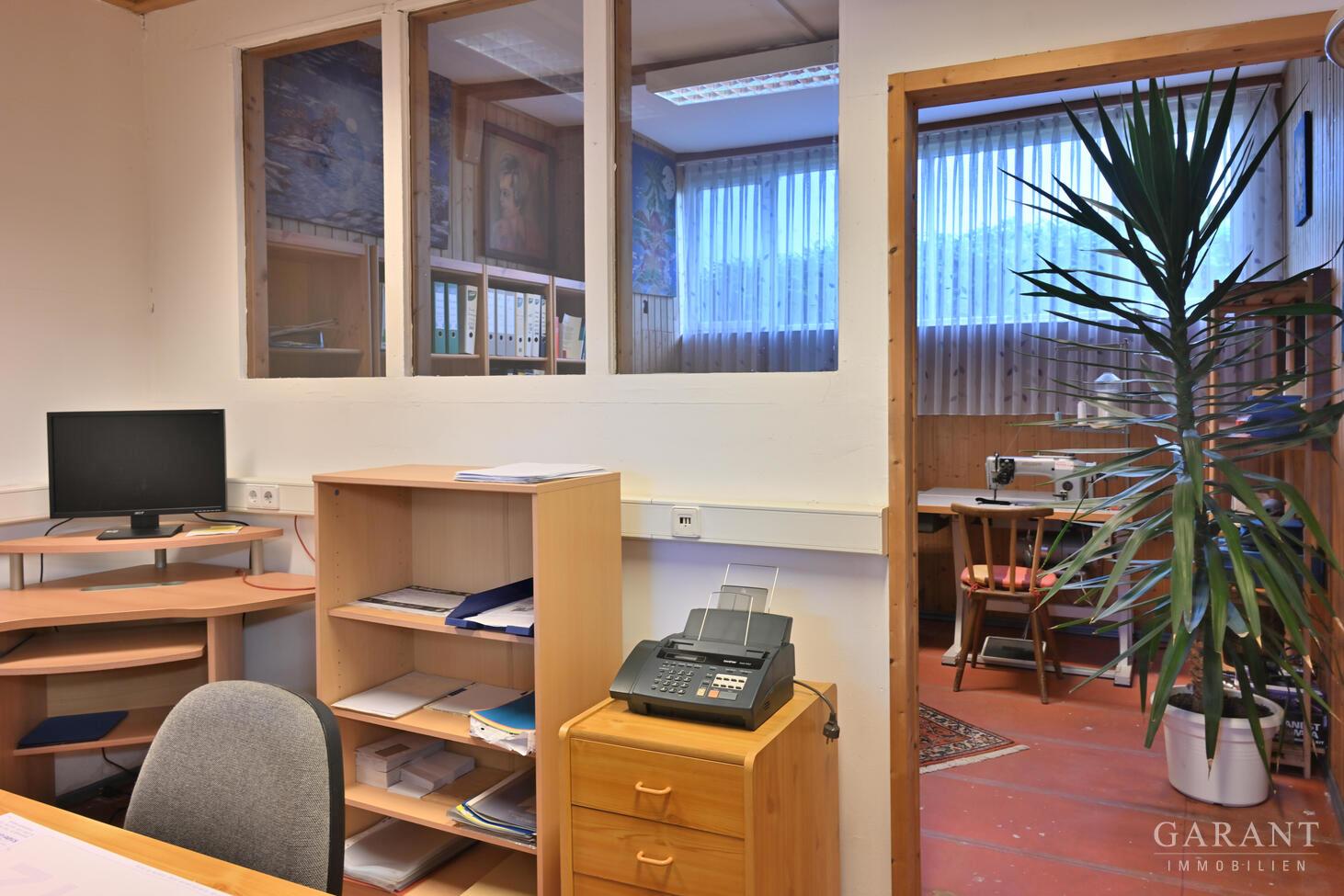 Büro in der Werkstatthalle,