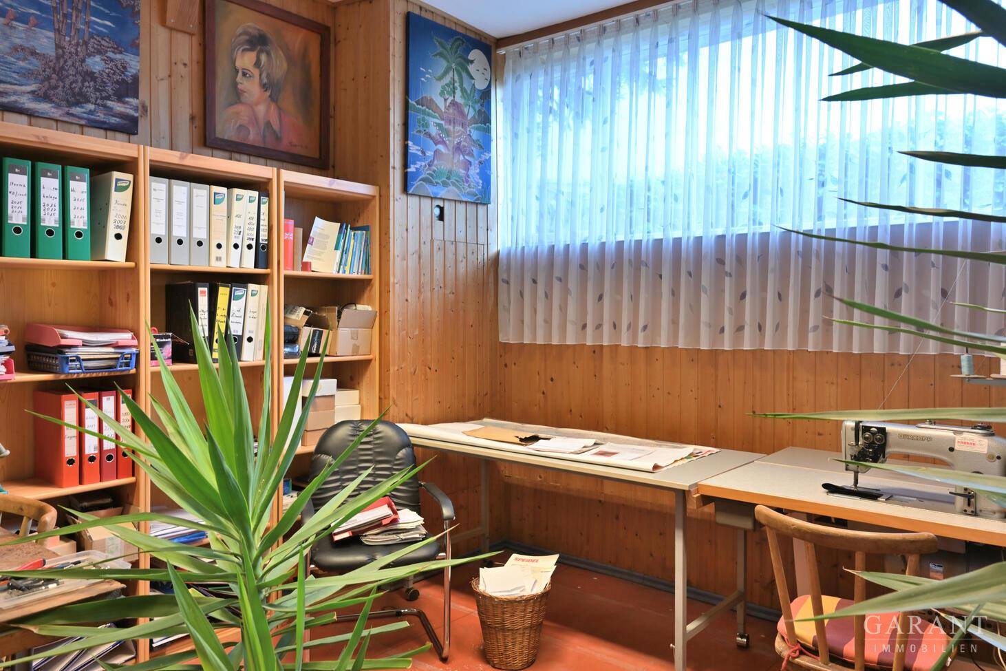 Büro  in der Werkstatthalle