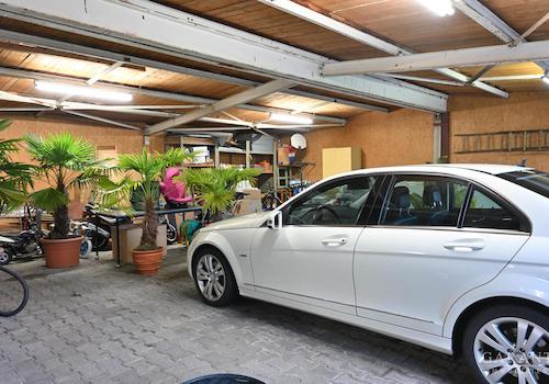 Garagenhalle.