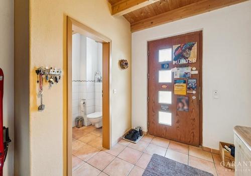 Eingangsbereich mit Gäste - WC 