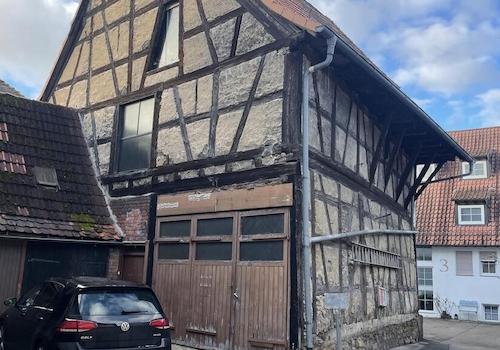 Ansicht Scheune-Stellplätze