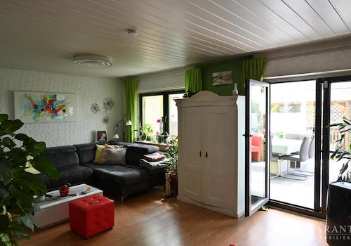 Großer Wohnbereich mit Terrassenzugang