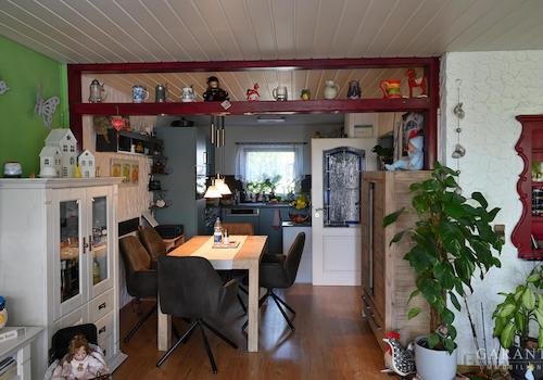 Blick vom Wohnzimmer in Richtung Küche