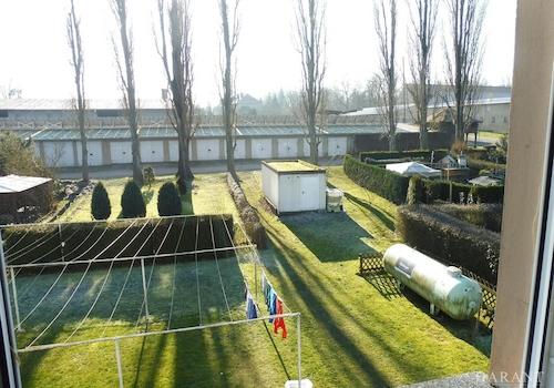 15-Suedgelaende-mit-Garage