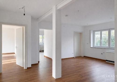 EG links, mögliche Küche und Essbereich