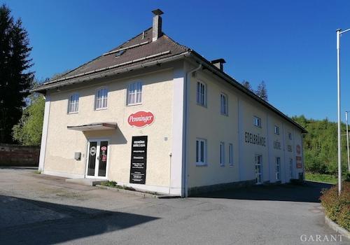 Außenansicht m. Eingangsbereich