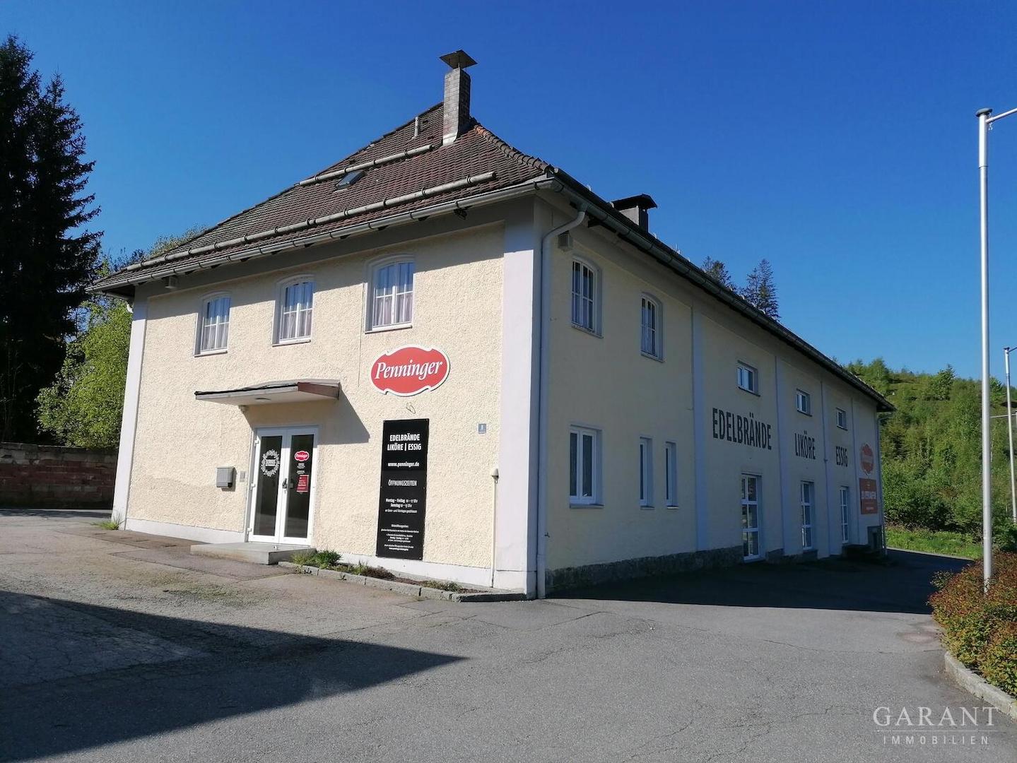 Außenansicht m. Eingangsbereich