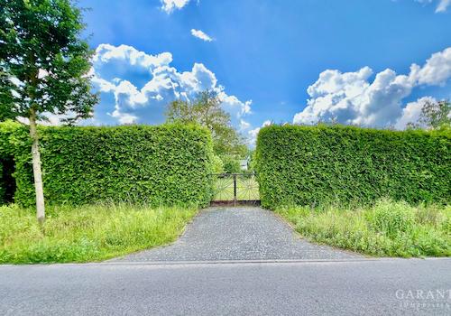 Einfahrt.Grundstück