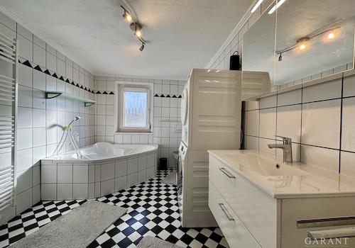 Tageslichtbad mit Dusche