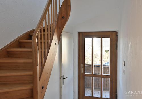 Eingangsbereich mit Treppenhaus