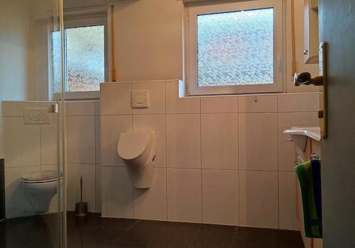 Badezimmer mit bodengleicher Dusche EG