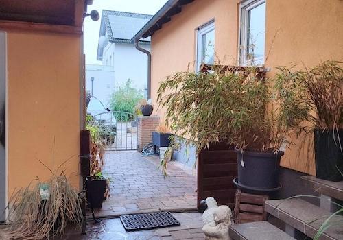 Terrasse Haupteingang.