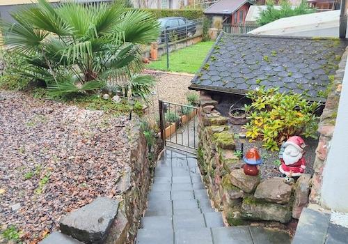 Weg zur Einliegerwohnung