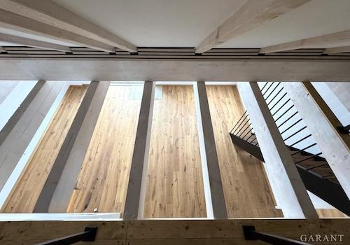 Sicht von oben in den Wohnbereich