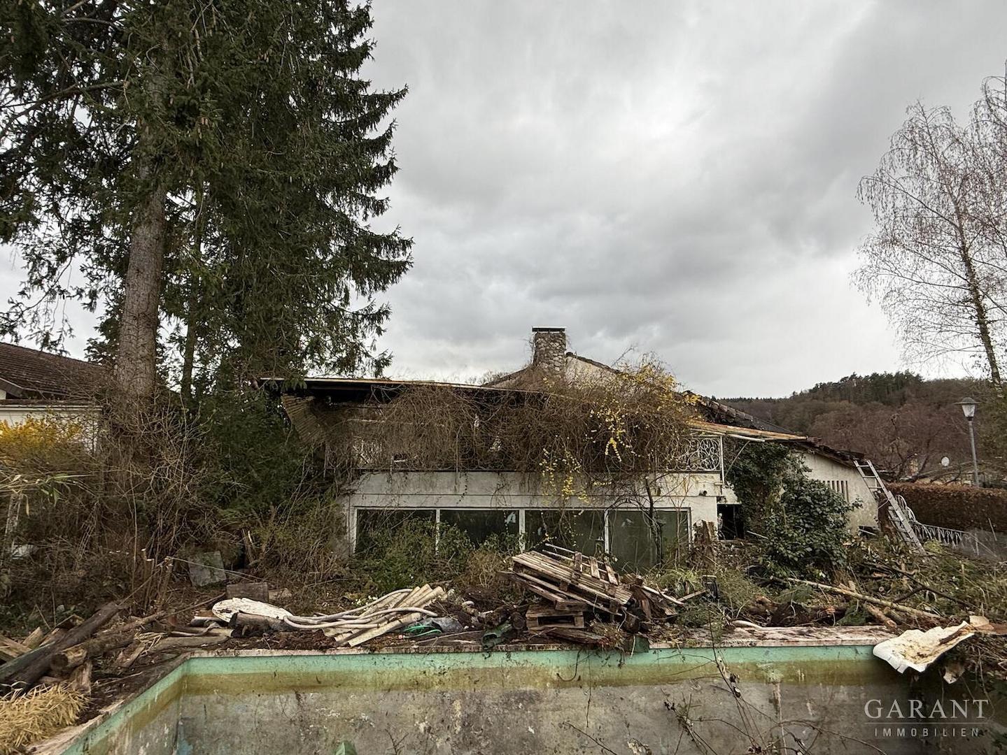 Abrisshaus u. Garten