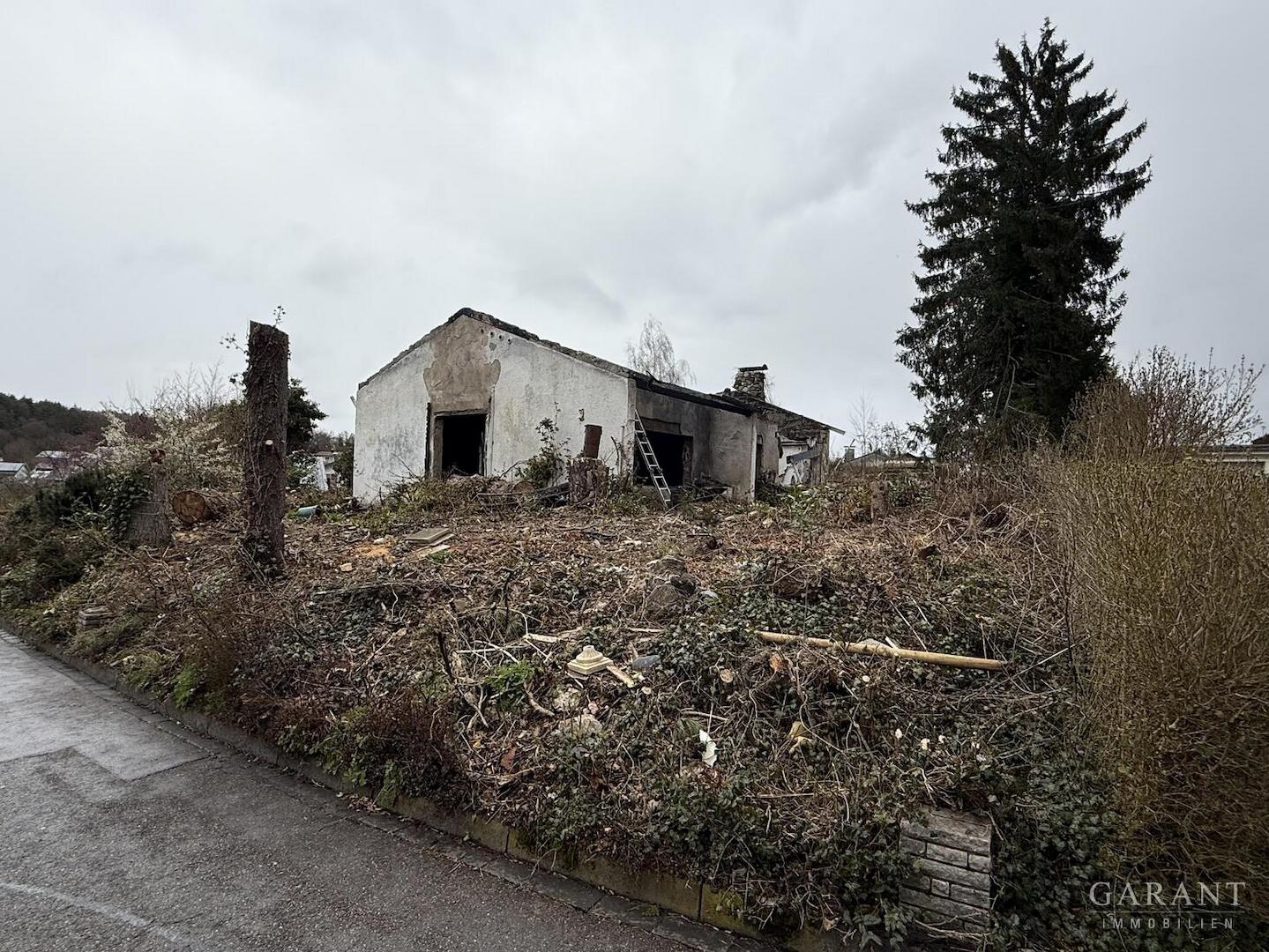 Grundstück u. Abrisshaus