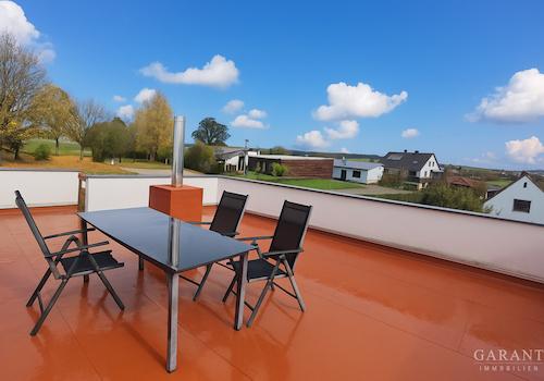 Blick von der Terrasse ins Grüne