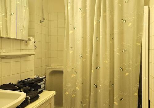 Viel Platz für große Dusche oder Badewanne