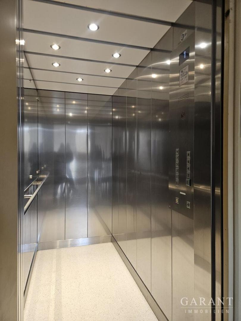 Aufzug 2023 modernisiert