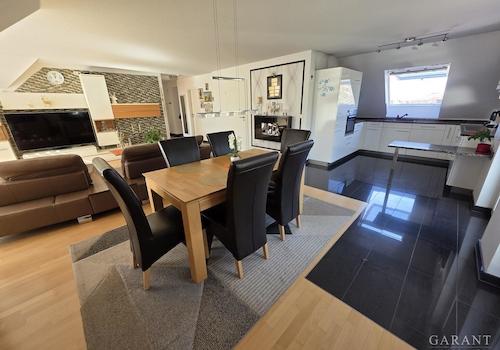 Blick in den Wohn/Ess und Küchenbereich