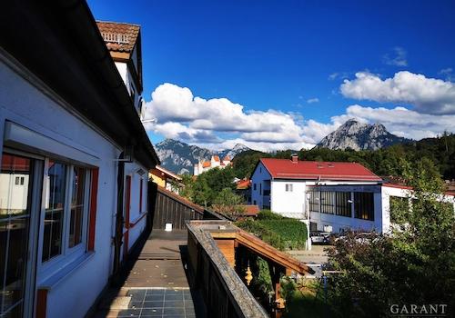 Süd-Balkon mit schönem Bergblick