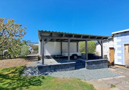 hier ist auch Platz für Tische und Stühle