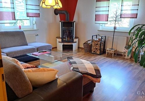 der Kaminofen ist auch im Sommer ein Hingucker