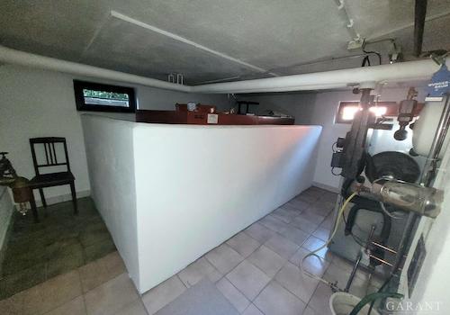 Eingemauerter Öltank