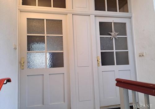 je zwei Wohnungen pro Etage