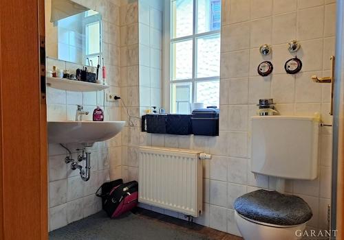 Badezimmer erstes Obergeschoss rechts